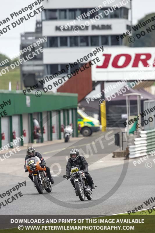 Vintage motorcycle club;eventdigitalimages;mallory park;mallory park trackday photographs;no limits trackdays;peter wileman photography;trackday digital images;trackday photos;vmcc festival 1000 bikes photographs
